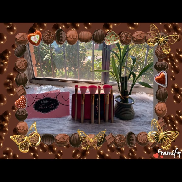 SOLDJuicy Couture 6pc Brush Set w/tin storage case - Picture 4 of 4